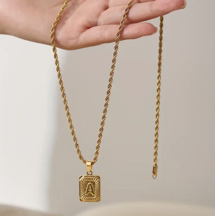 Colar com pingente de aço inoxidavel