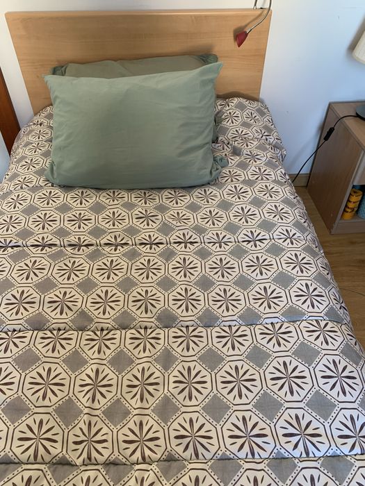 cama de  solteiro  com colchao como nova