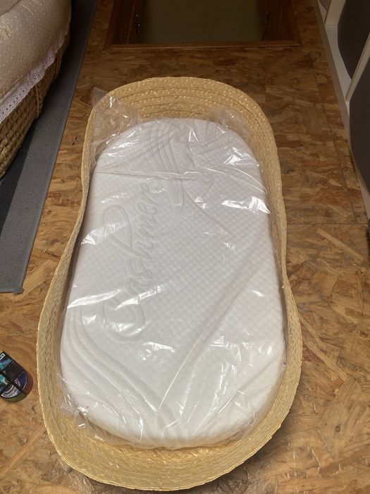 Berco e muda fraldas em verga