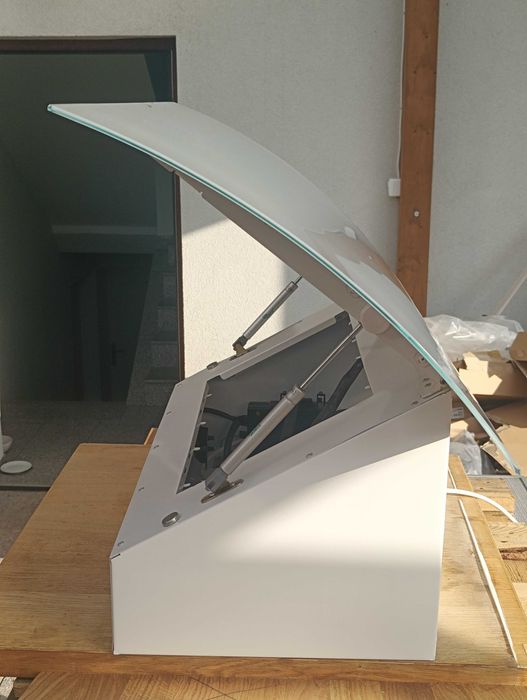 Zaokrąglony szklany biały okap kuchenny VDB DS9 90.