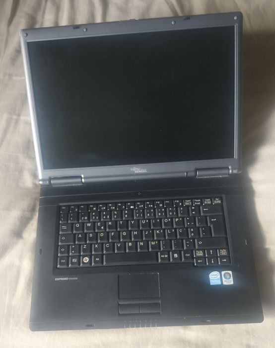 Portátil Fujitsu Siemens Esprimo Mobile V5535