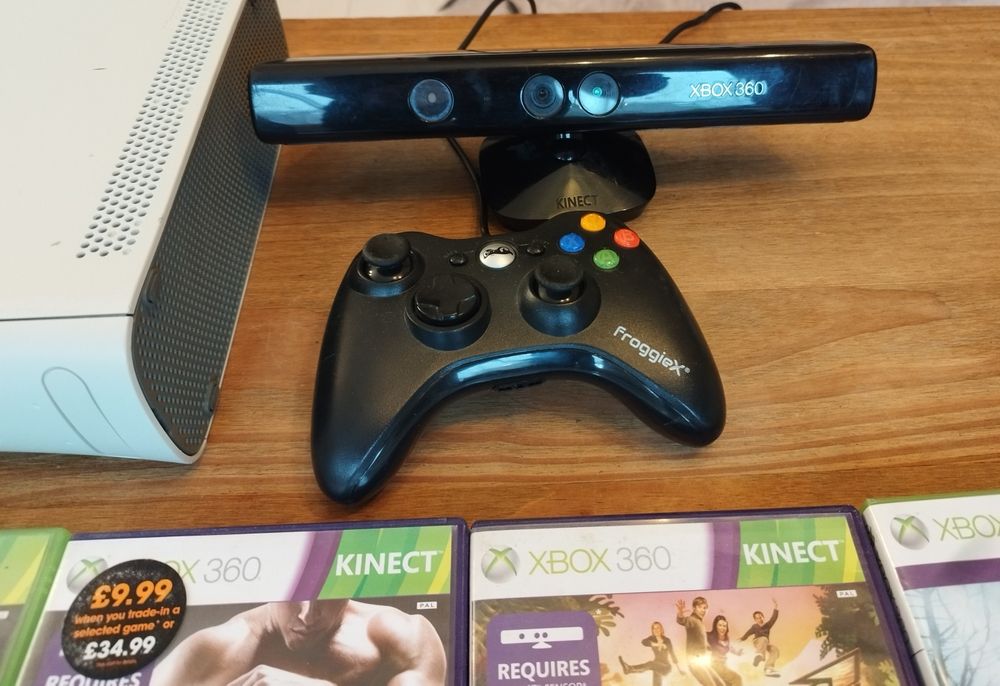 XBOX 360 - Kinect, pad, 5 gier, Harry Potter, UFC