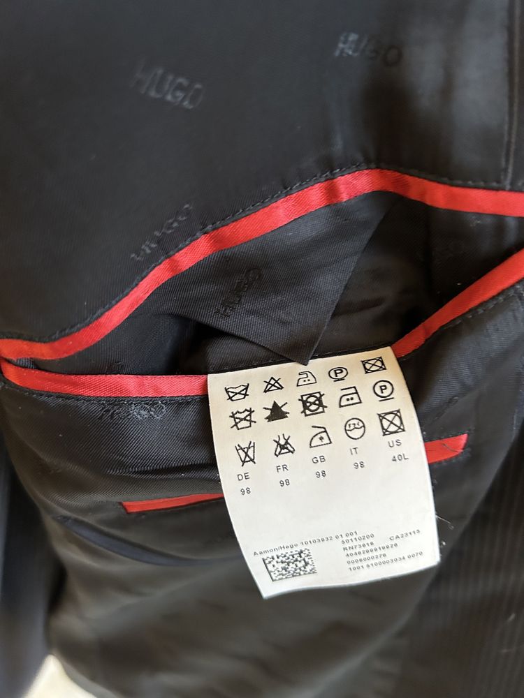 garnitur Hugo Boss r 98 czyli L/XL czarny  w paseczki