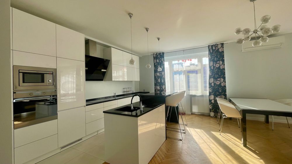 Lokal po remoncie w modernistycznej kamienicy