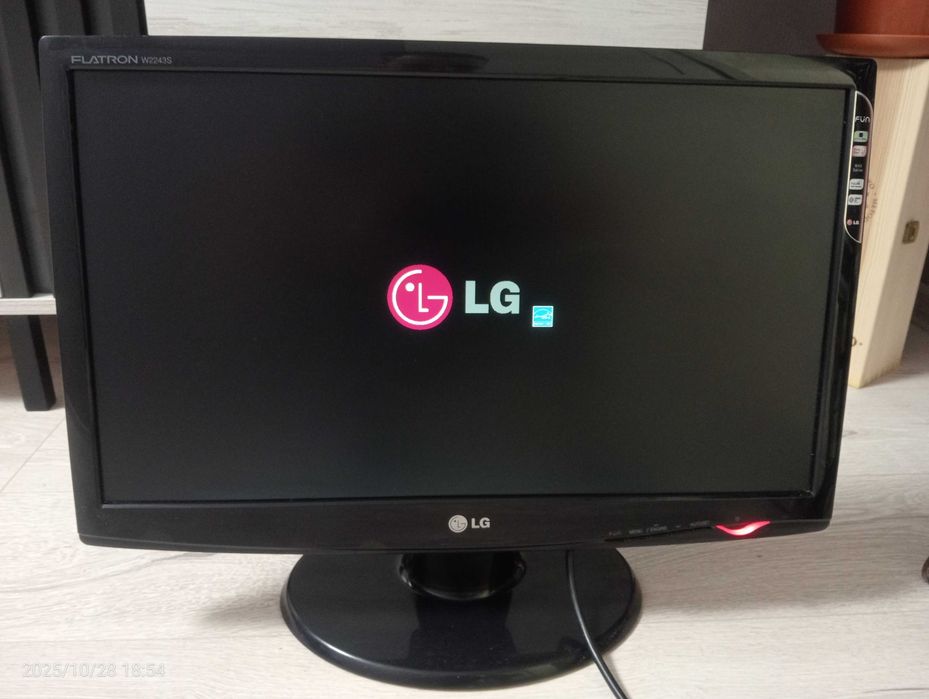 Монітор 21.5" LG Electronics W2243S