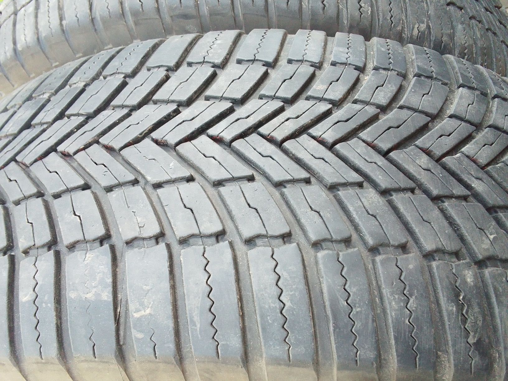 2 Opony wielosezonowe 235/60r18 BRIDGESTONE 2021r 6mm