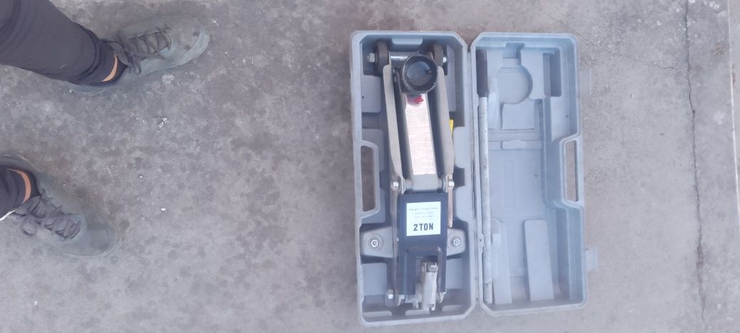 Vende-se Macaco Hidraúlico 2 T