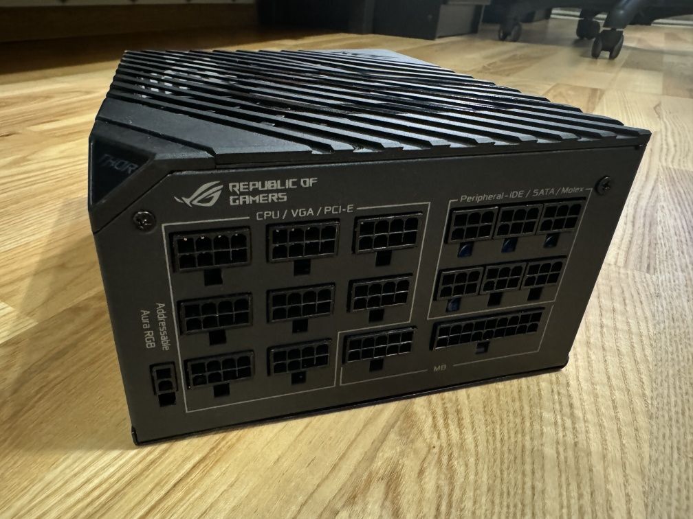 Блок питания Asus ROG THOR 1200P 1200W Platinum не робочий