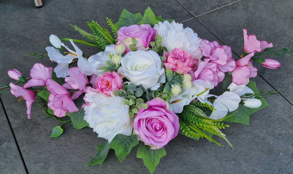 Kompozycja kwiatowa na grób cmentarz stroik ikebana Z160