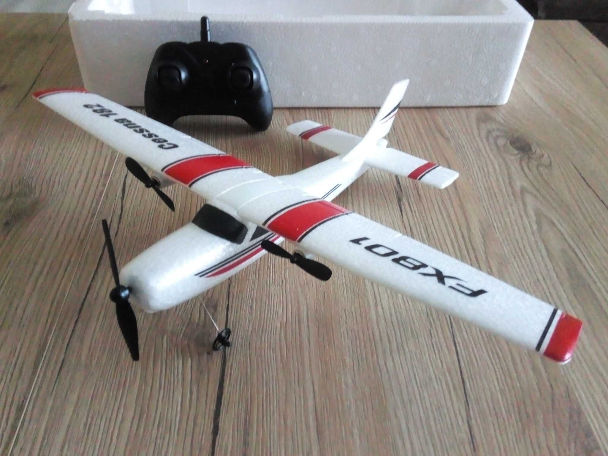 Model FX801 Samolot Zdalnie Sterowany RC  2k  38,5x31