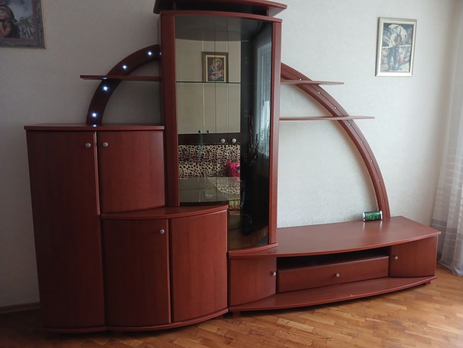 Шафа в вітальню. Не нова.