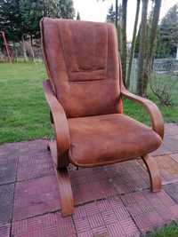 Wygodny duży fotel pokojowy brązowy