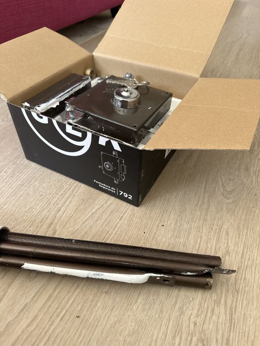 Fechadura de pendurar impecavel