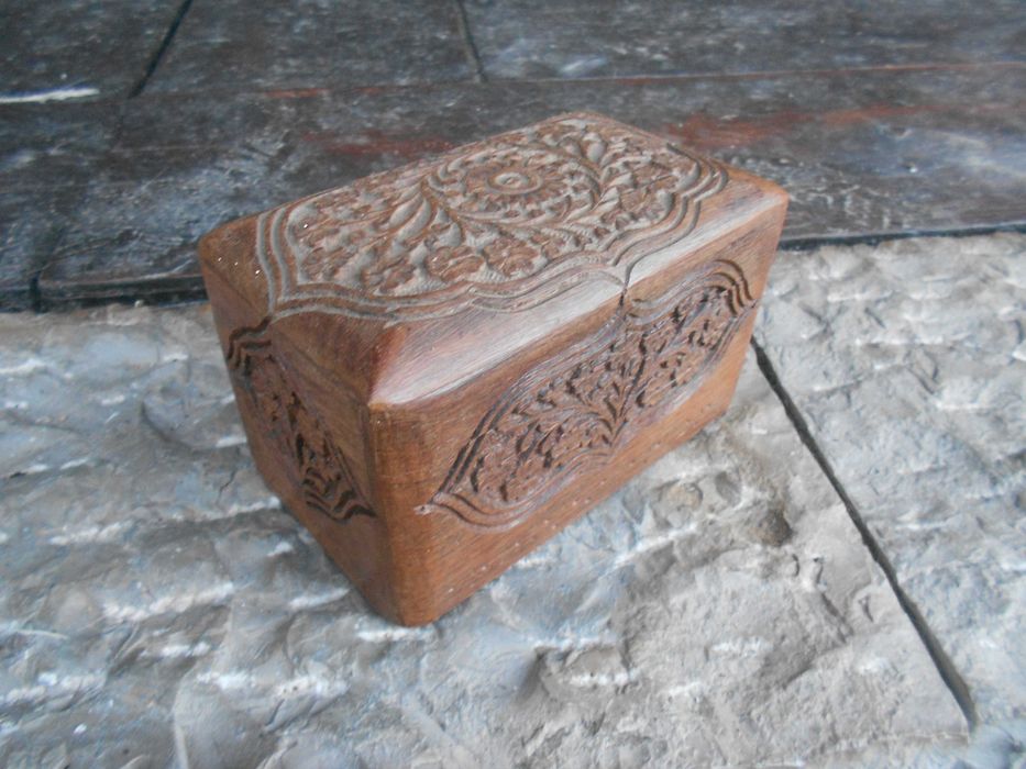 Caixa antiga madeira nobre trabalhada jogo cartas decoraçao