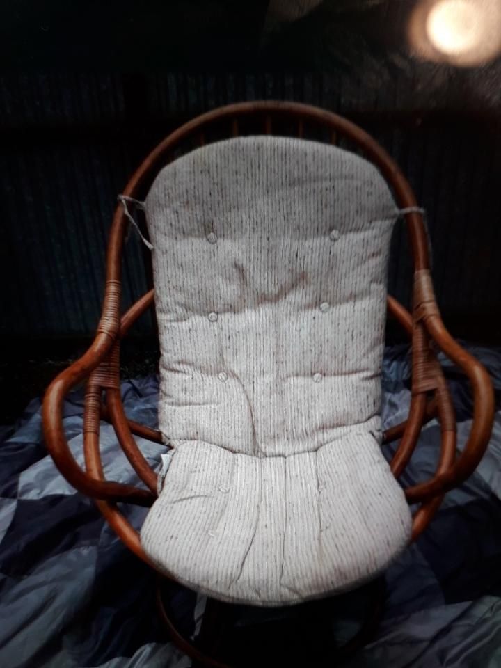 Fotel bujano-obrotowy