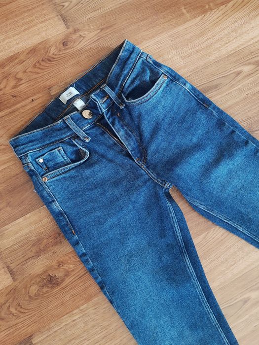 Jeansy skinny z wysokim stanem rozmiar 32 (6) firmy River Island