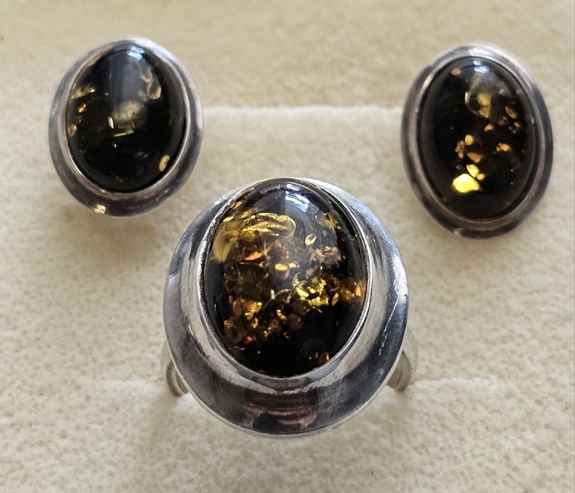 Piękny zestaw pierścionek z kolczykami bursztyn w srebrze 925