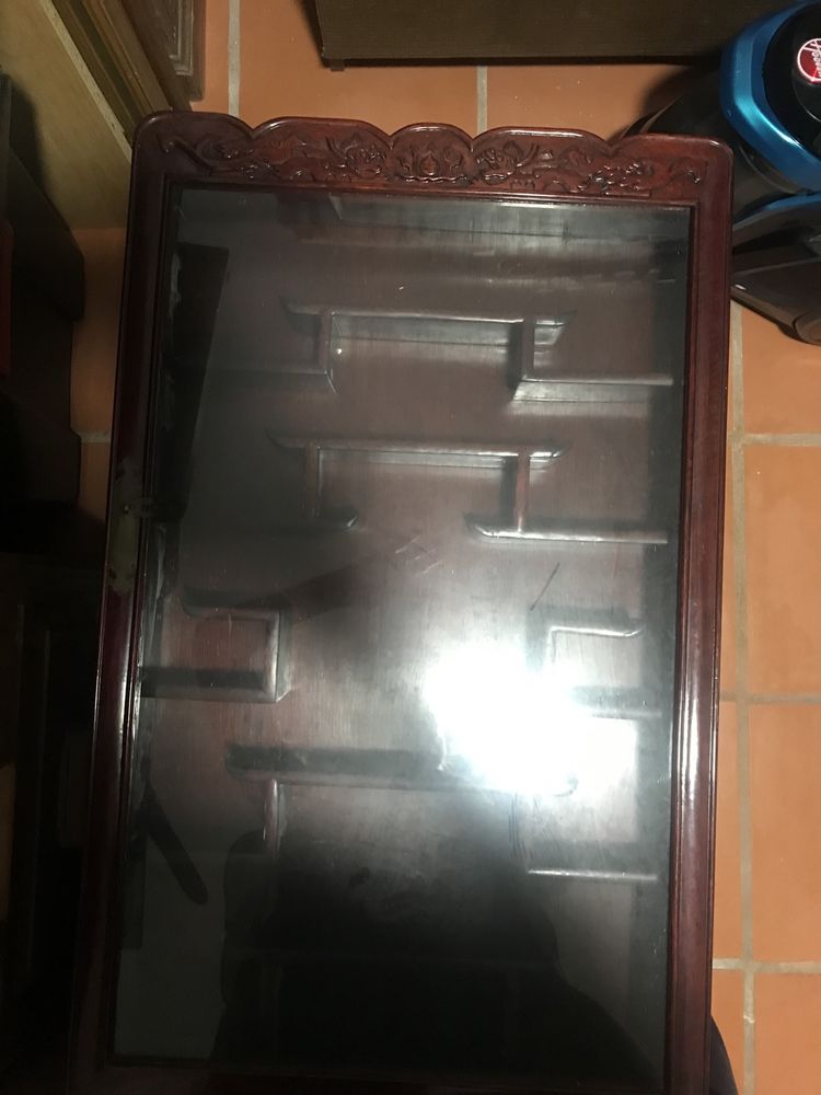 Vitrine chinesa de parede