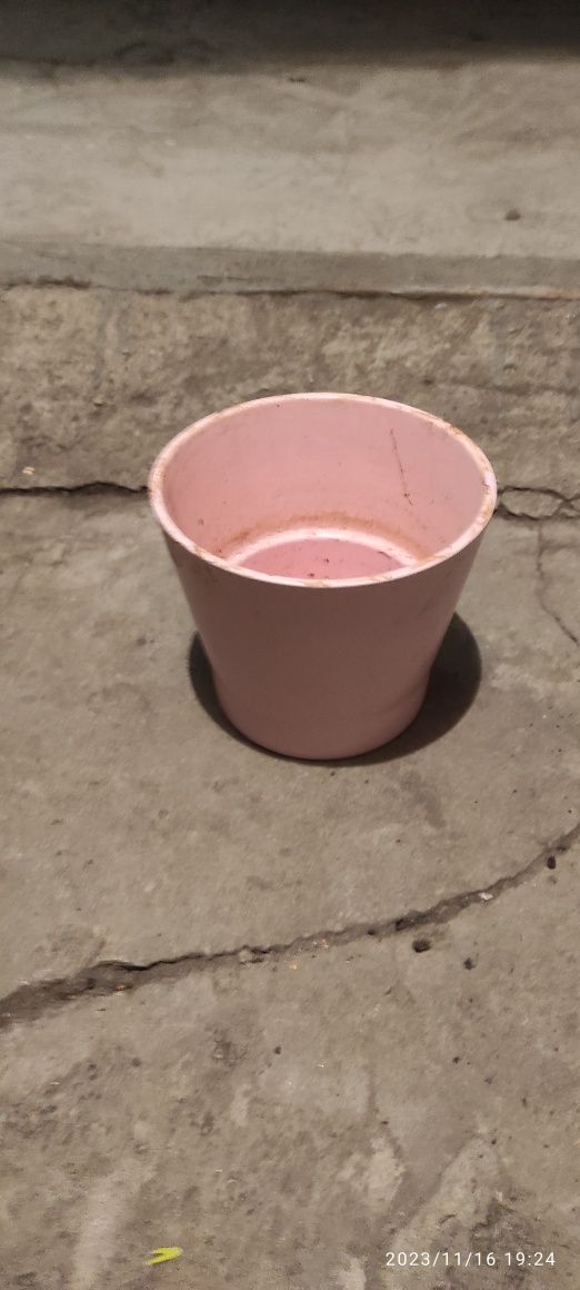 Doniczka ceramiczna różowa