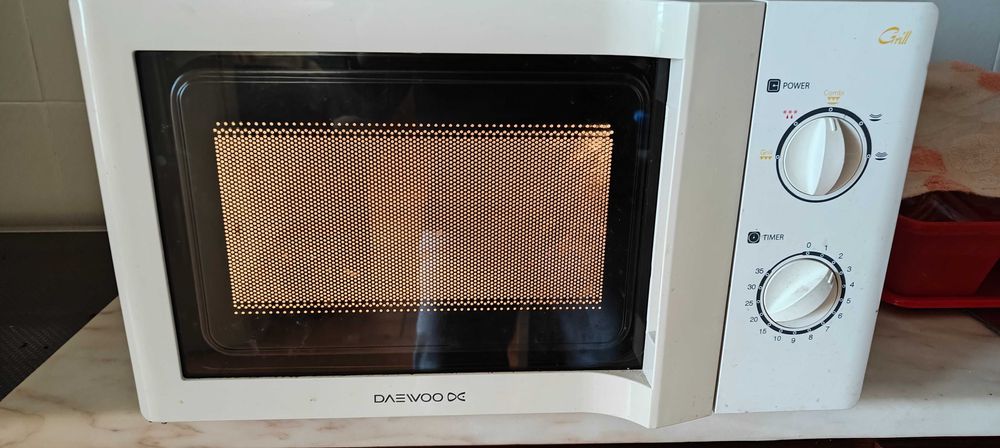 Micro ondas Daewoo kog-6l65