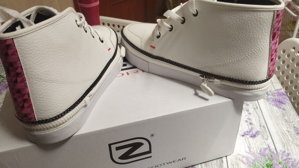 Tênis com zíper zipz novo na caixa 44 n°