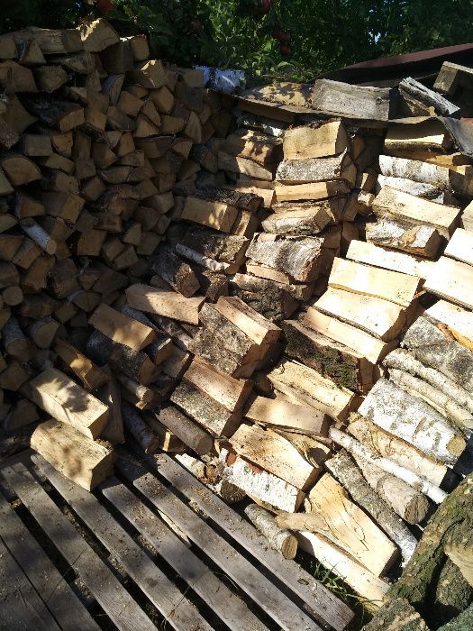 Drewno, drzewo opałowe sezonowane suche sosna, olszyna, brzoza połupan