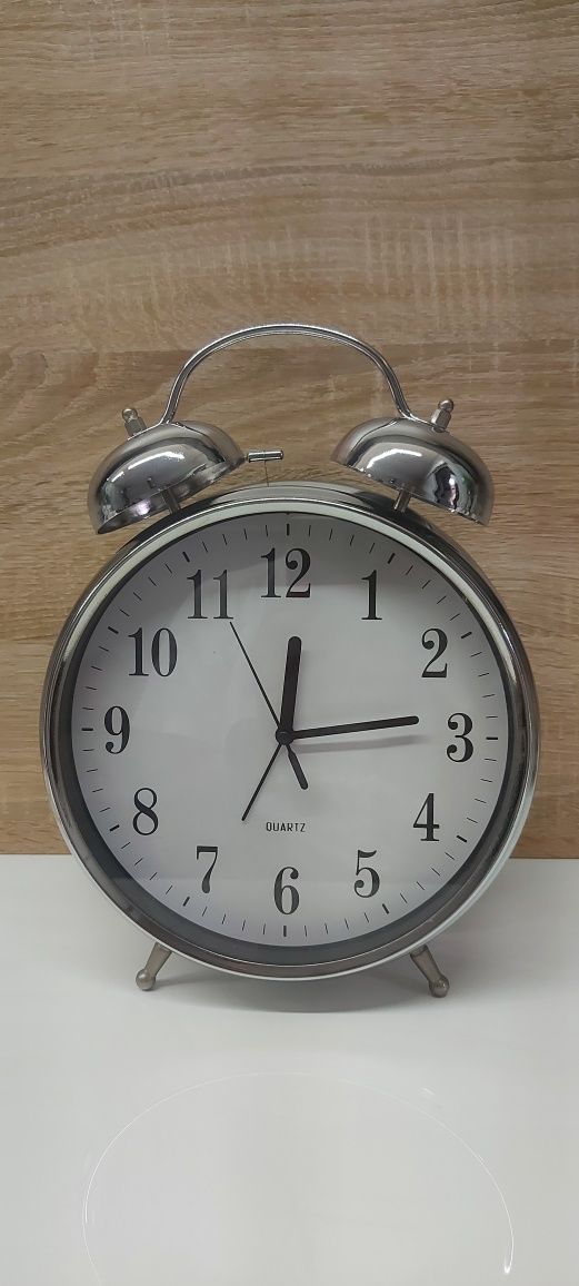 Zegar budzik analogowy srebrny