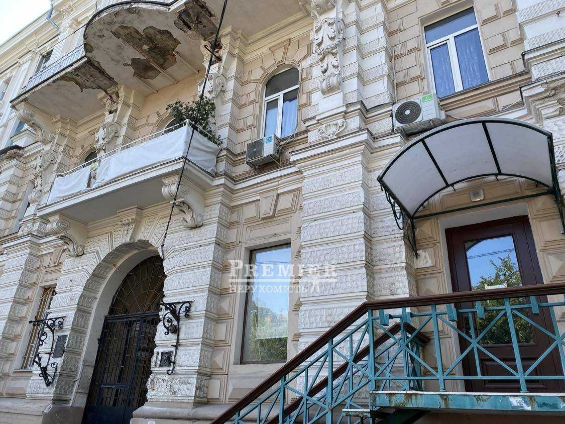 Дворянская - живи как граф, но без крепостных,а соседями в стиле ретро