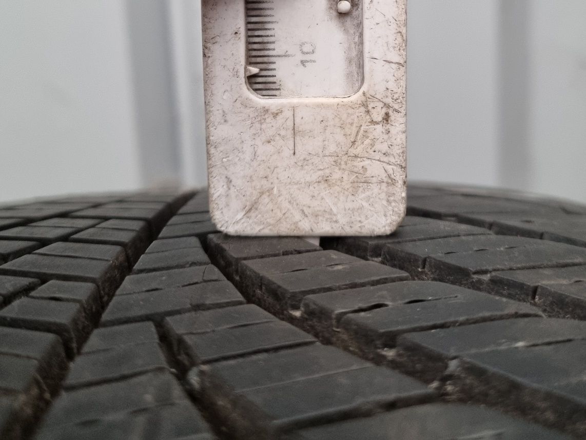 Opona używana 1szt. 215/60/17 Goodyear Vector 4Seasons Gen-2  / 7,8mm