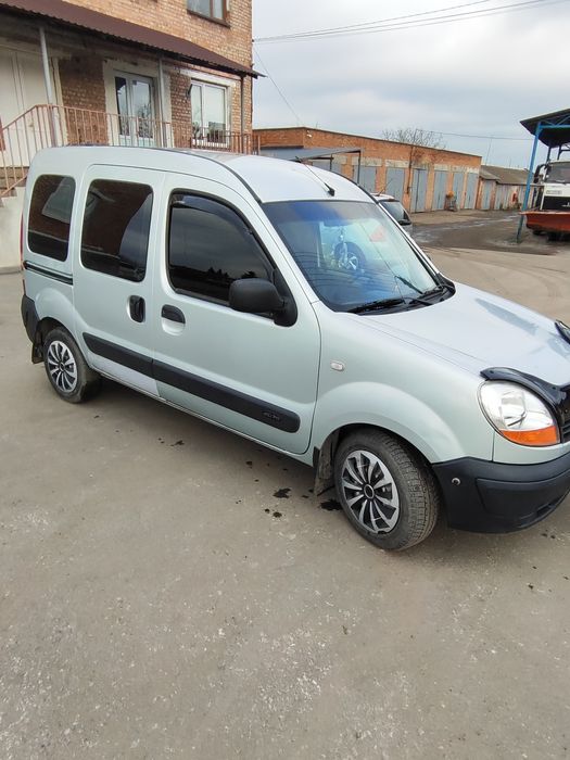 Автомобілі Renault kengo