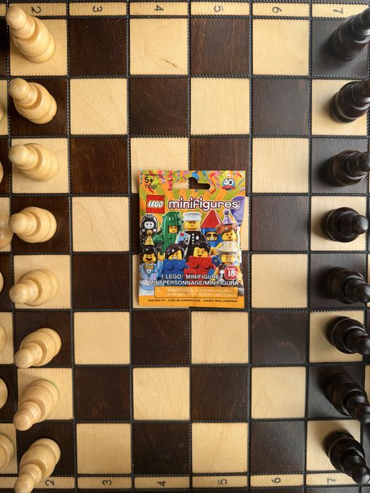 Лего міні-фігурка 18 серії