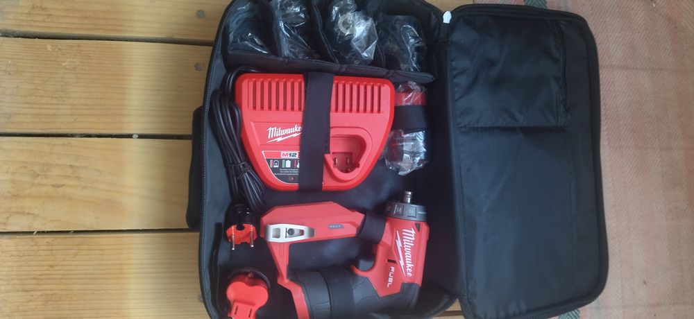 Milwaukee шуруповерт.
