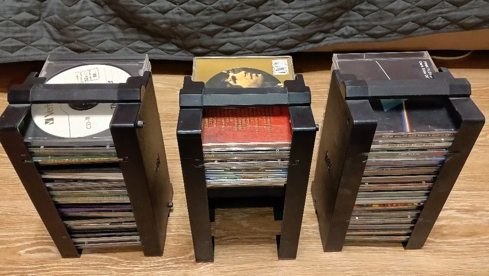 3 полички для компакт-дисків