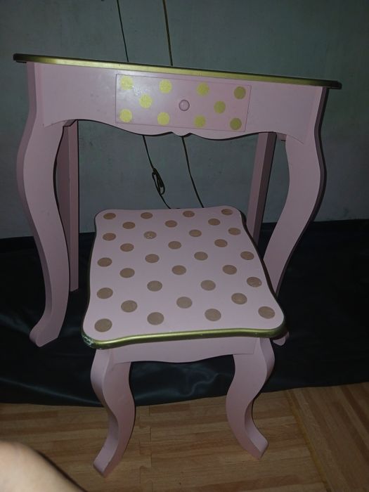 Stolik dla dziewczynki