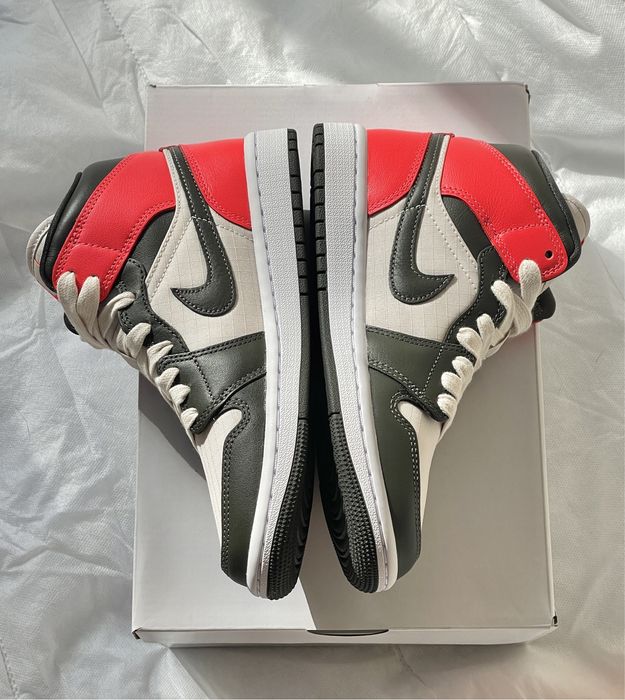 Air Jordan 1 Mid SE Black Toe 2022