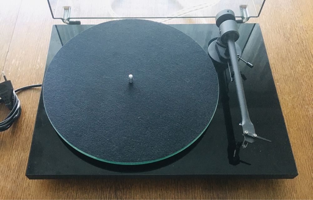 Pro-Ject T1 High Gloss (High Gloss Black / Czarny)