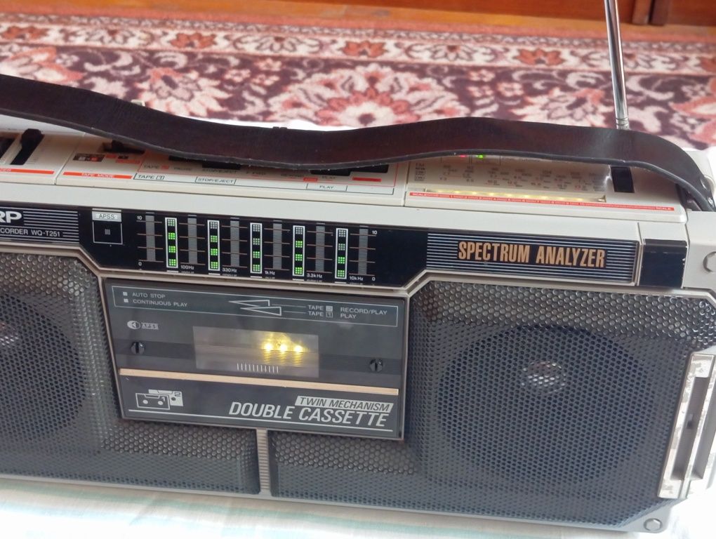Продам магнитолу Sharp WQ-T251