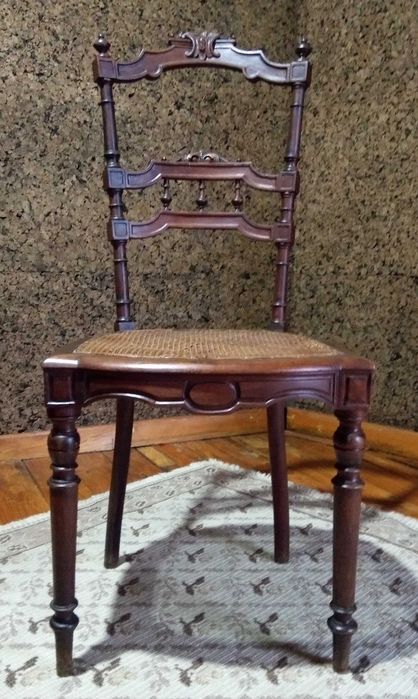 Cadeira de Madeira em Pau Santo e com Palha de Verga