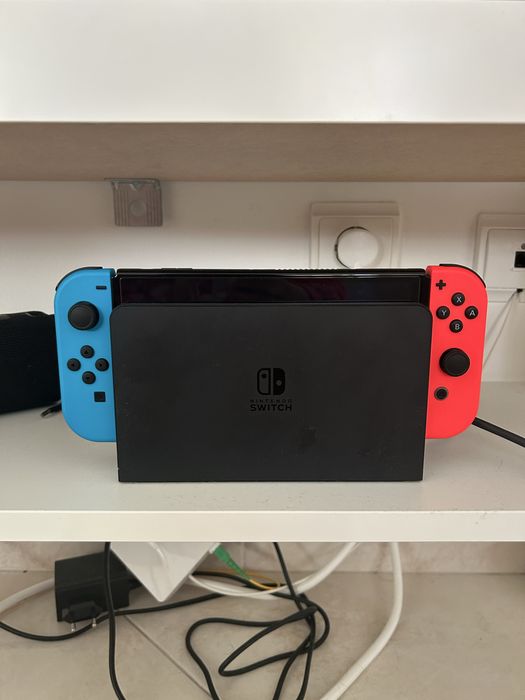 Nintendo Switch OLED + Acessorios + 2 jogos