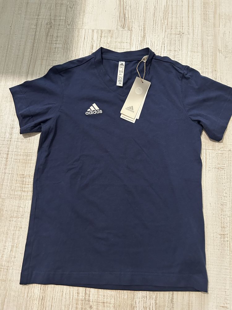T-shirt adidas granatowy.