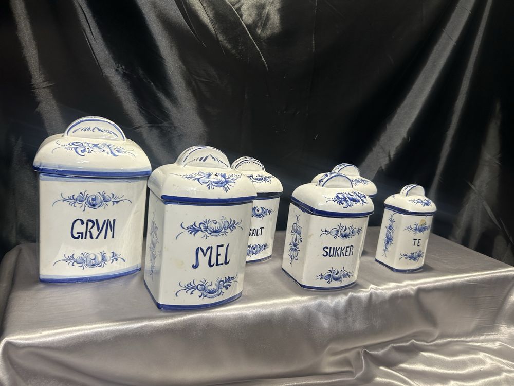 Zestaw sześciu ręcznie malowanych ceramicznych pojemników