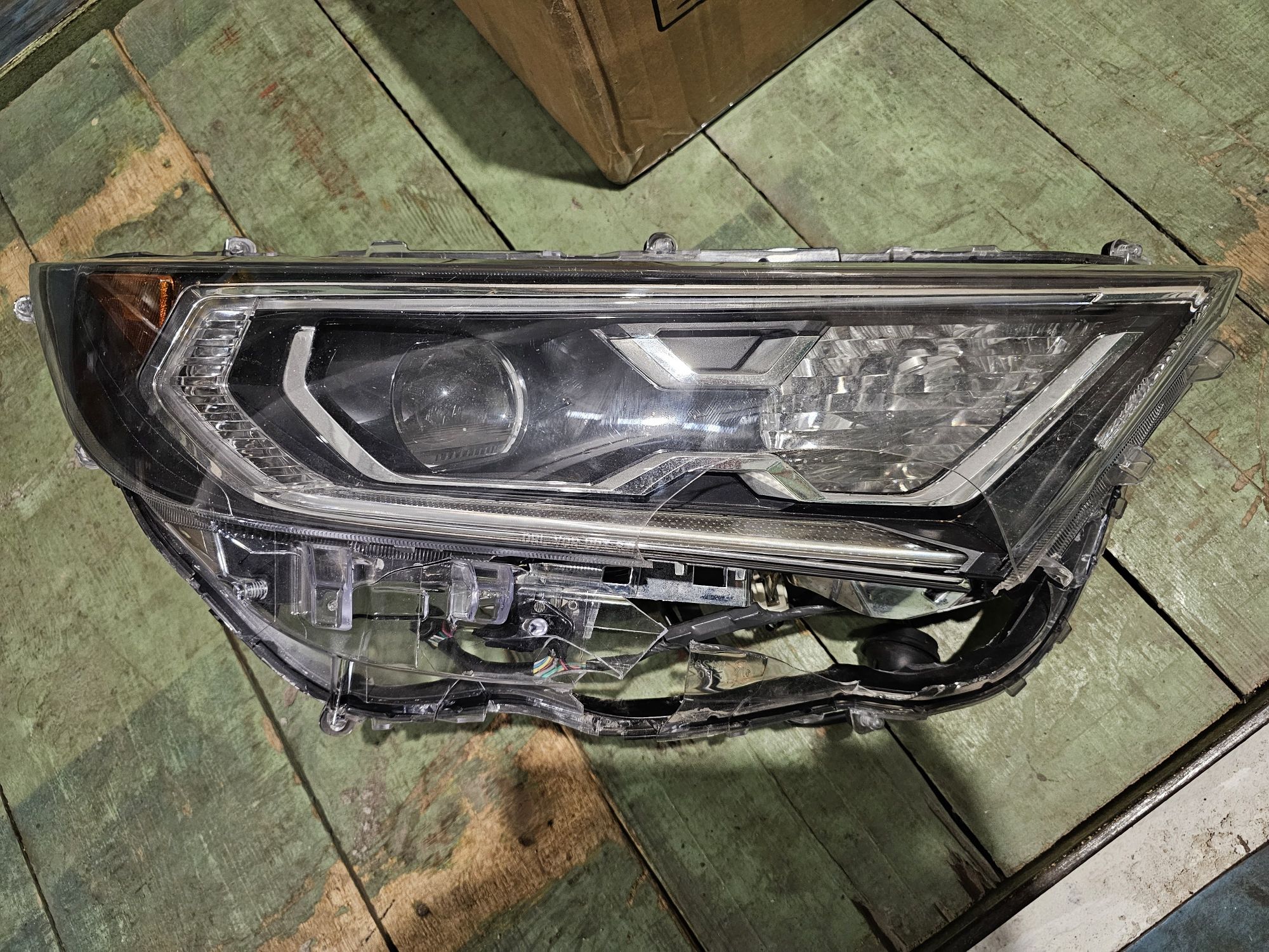 Rav 4 Full Led hybrid USA 2019- внутренняя часть фары