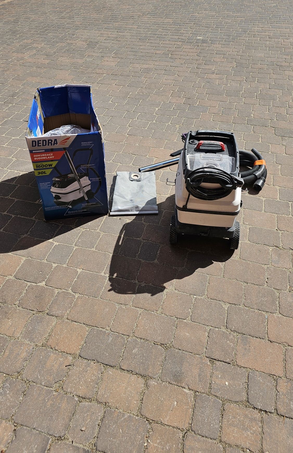 Odkurzyć z filtrem wodnym 1600w 30L DEDRA DED6603