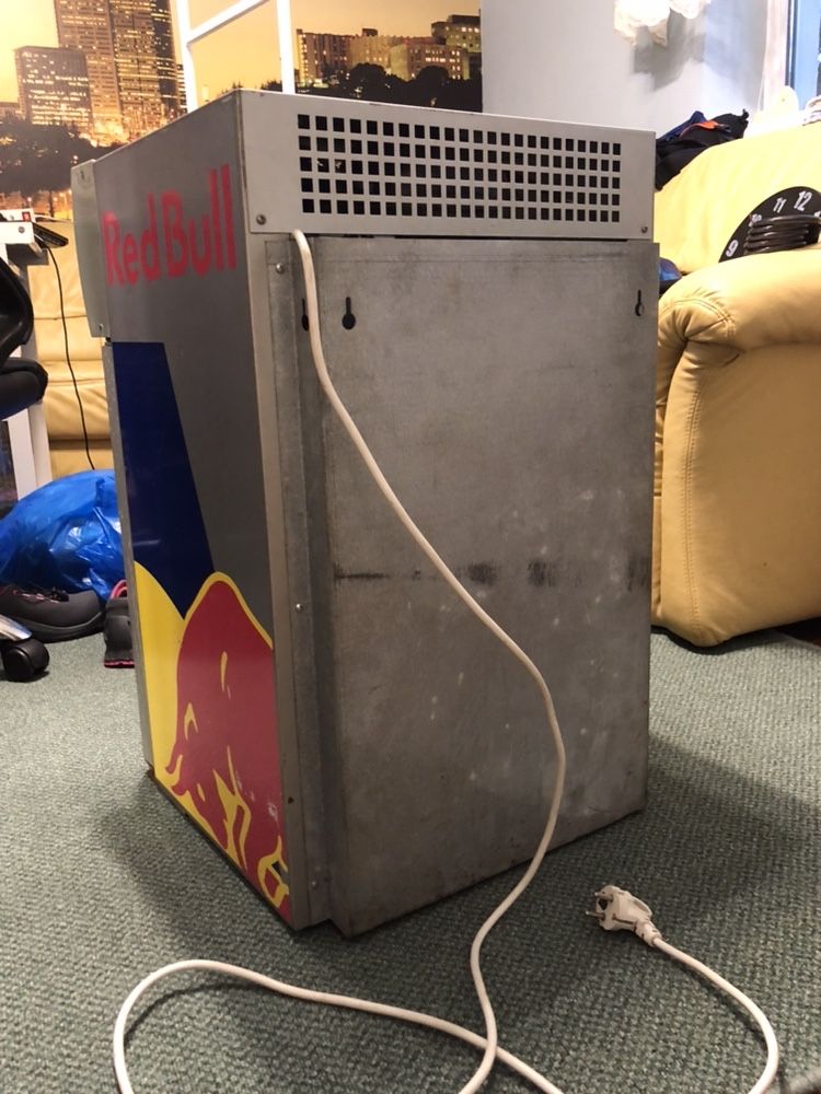 Холодильник Red Bull витрина для напитков вітрина