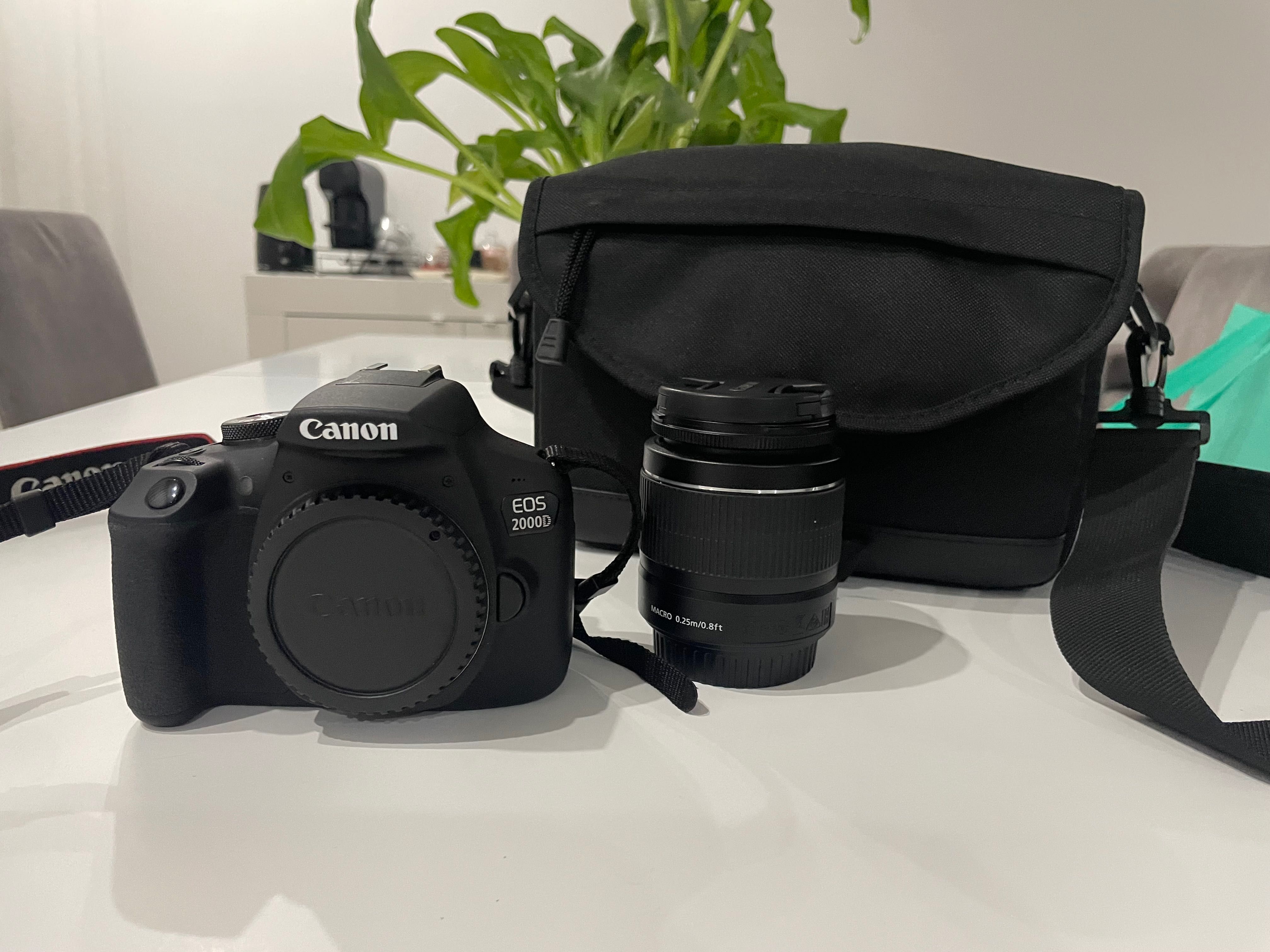 Canon 2000D com objetiva 18-55 mais bolsa mais carregador
