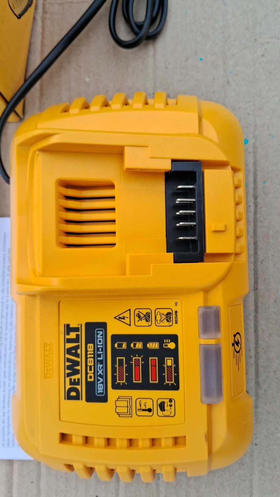 Зарядное устройство DeWALT DCB118 XR