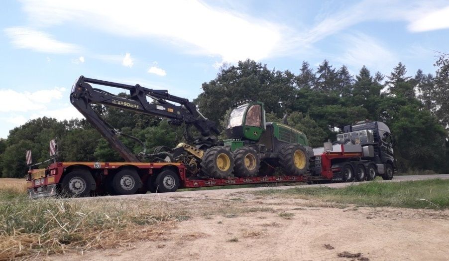 Transport niskopodwoziowy maszyn, codziennie wolne auta, niskopodwozia