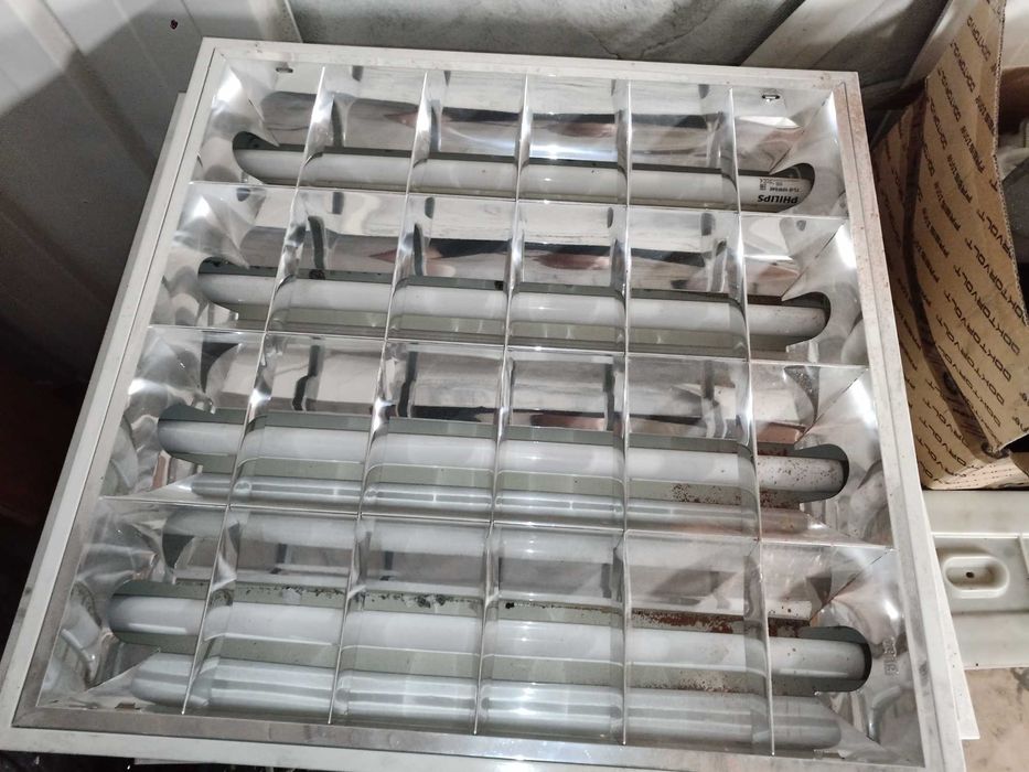 lampa kaseton sufitowy rastrowy liht 4 świetlówki