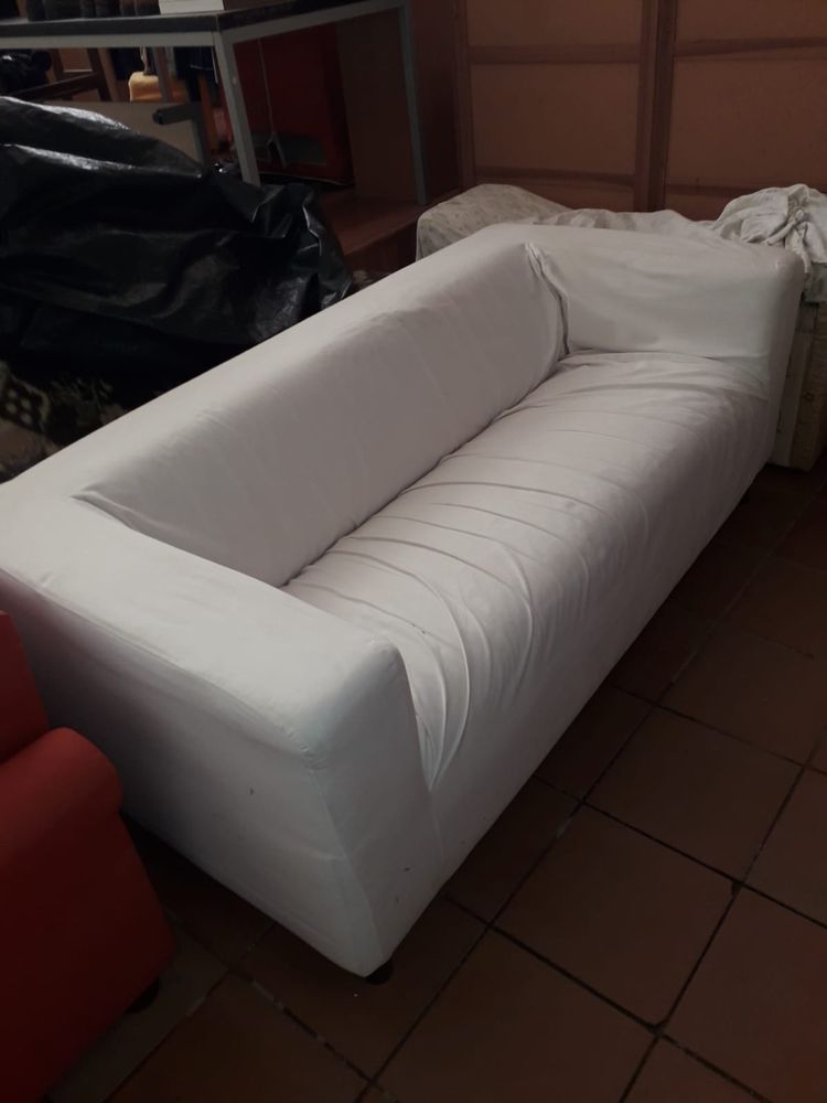 Sofá branco em tecido