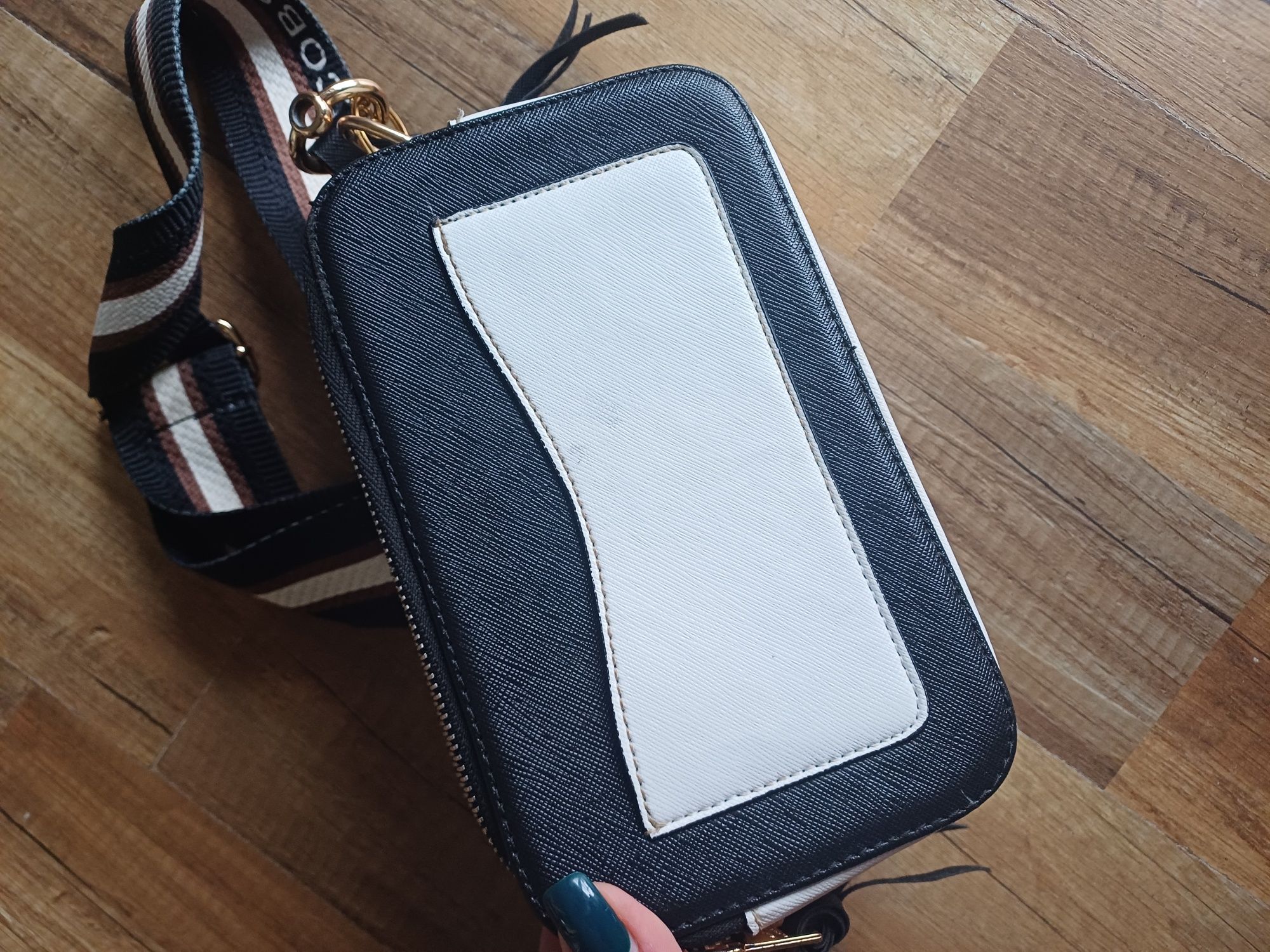 Marc Jacobs snapshot listonoszka czarno biała kopertówka torebka